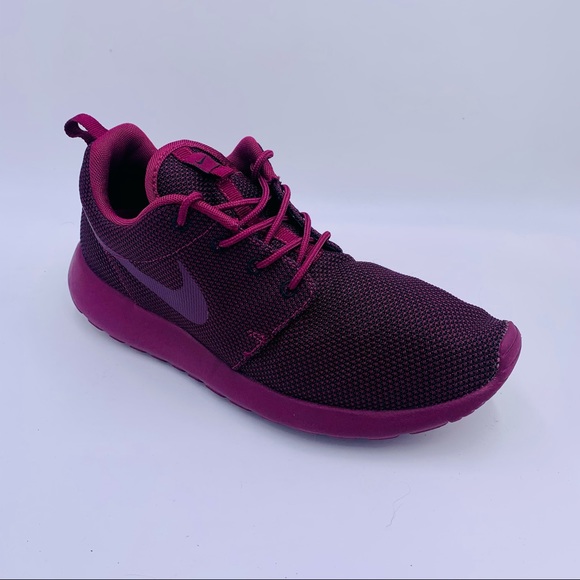 Nike Shoes - Nike running shoes Roshe One maroon size 9.5
